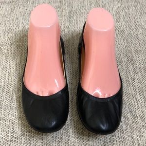 VERA WANG LAVENDER BLACK LEATHER PUMPS SIZE 8